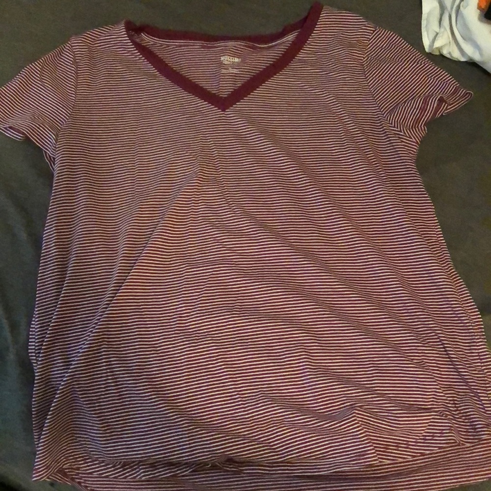 maroon shirt